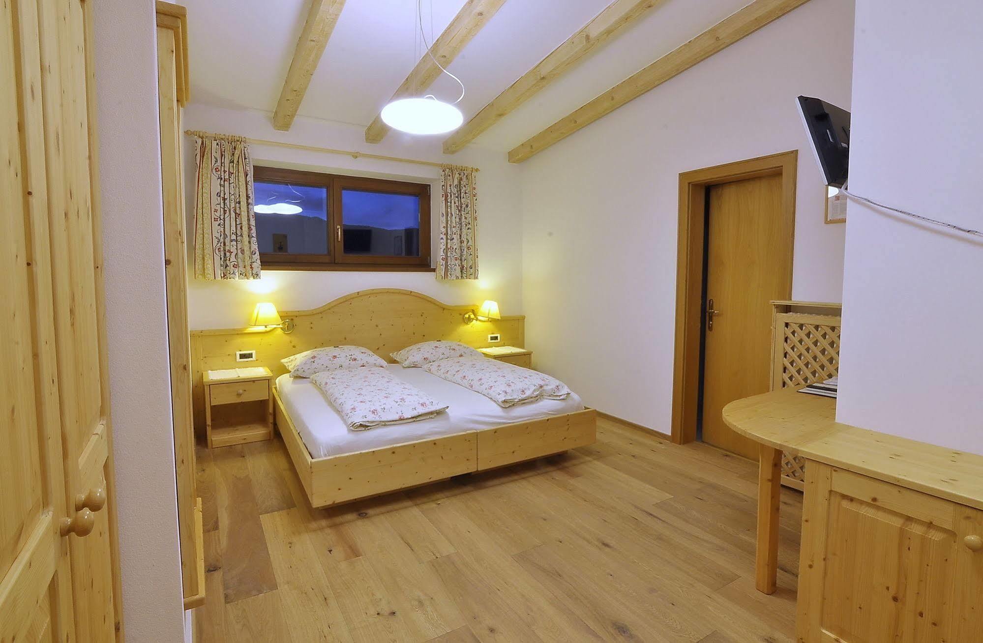 Hotel Monte Paraccia 산 비질리오 디 마레베 외부 사진